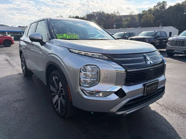 Used 2025 Silver Mitsubishi SE image 2