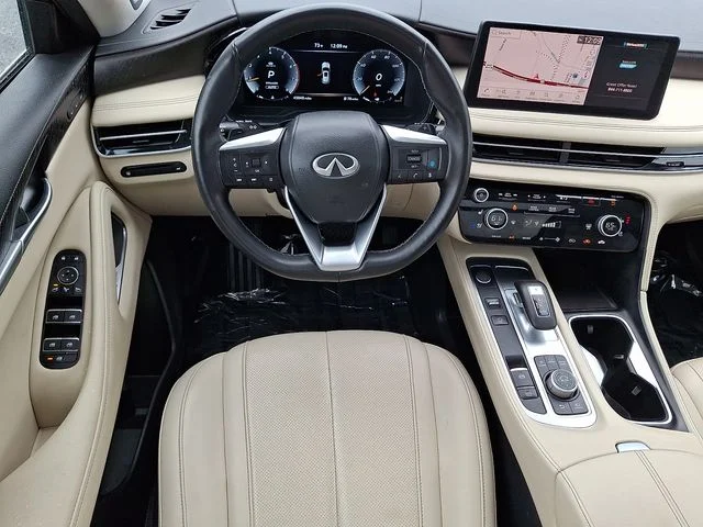Used 2025 White INFINITI Sensory image 13