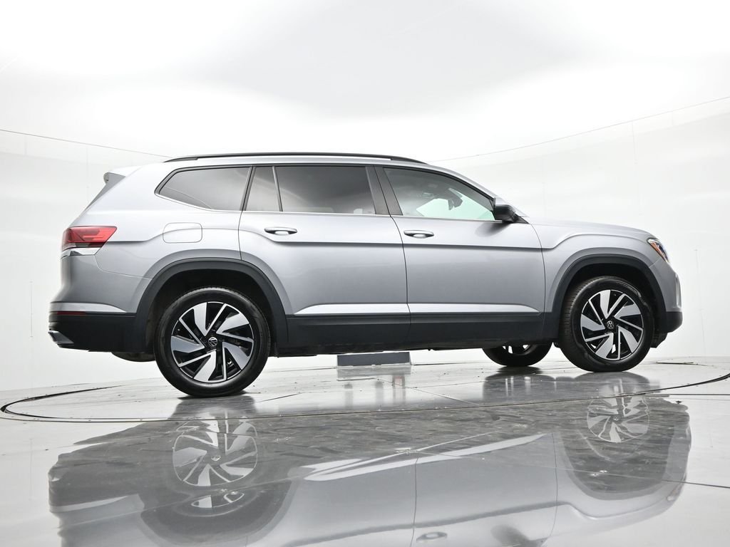 Used 2026  Volkswagen SE w/Technology image 23