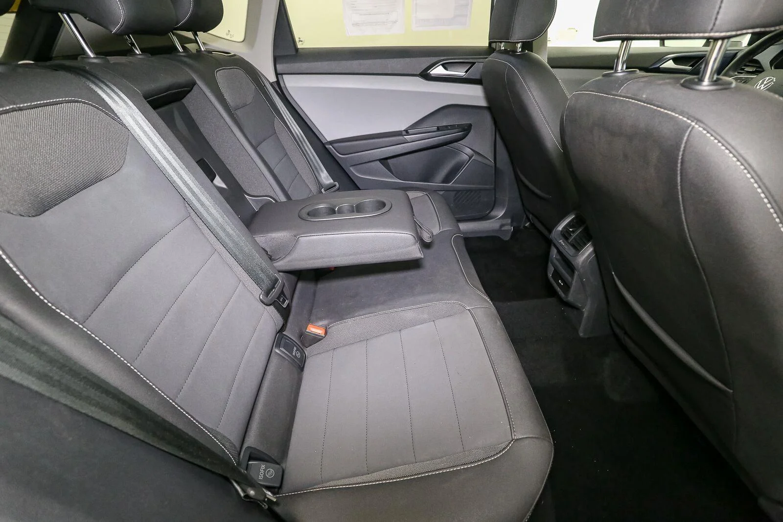 Used 2023 Pure White Volkswagen SE image 24