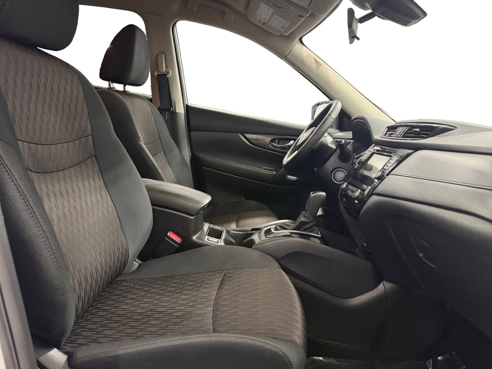 Used 2019 Glacier White Nissan SV image 28