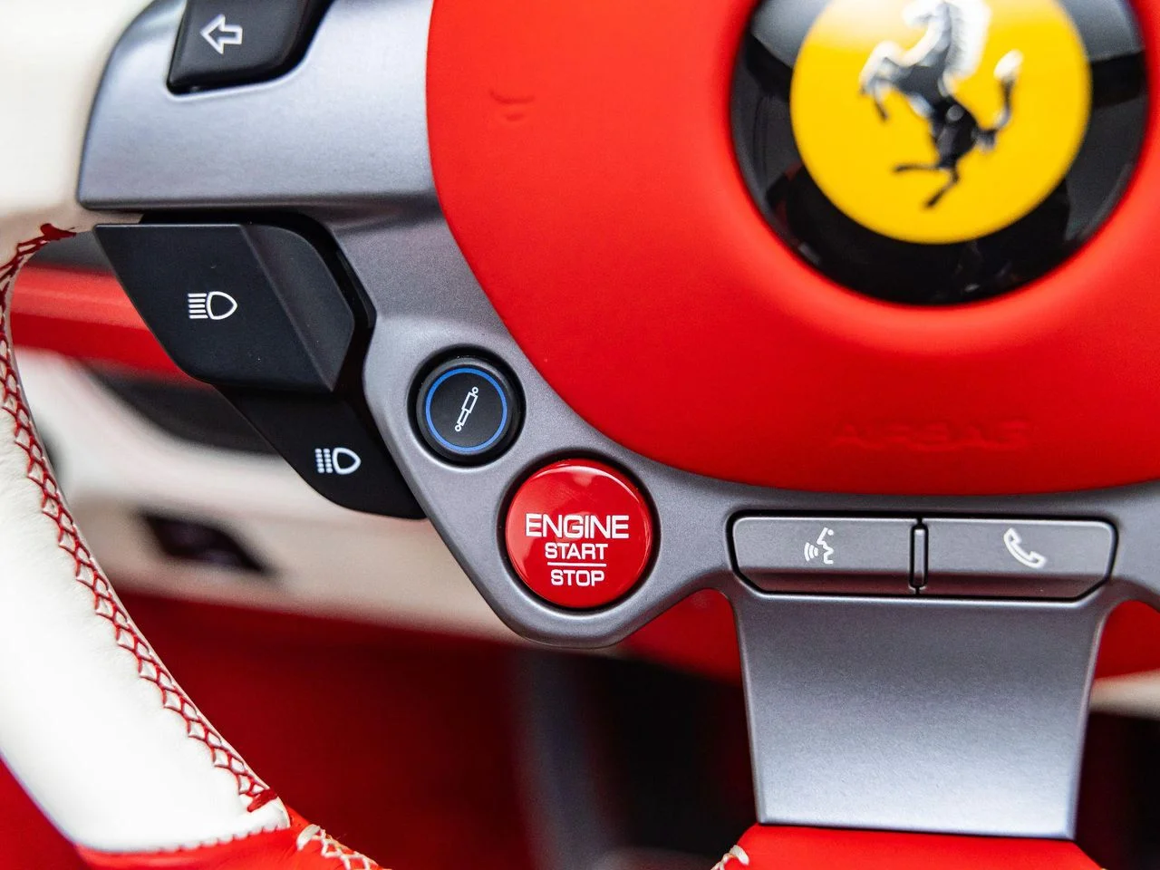 Used 2022 Bianco Cervino - Extra Campionario Ferrari Spider image 33