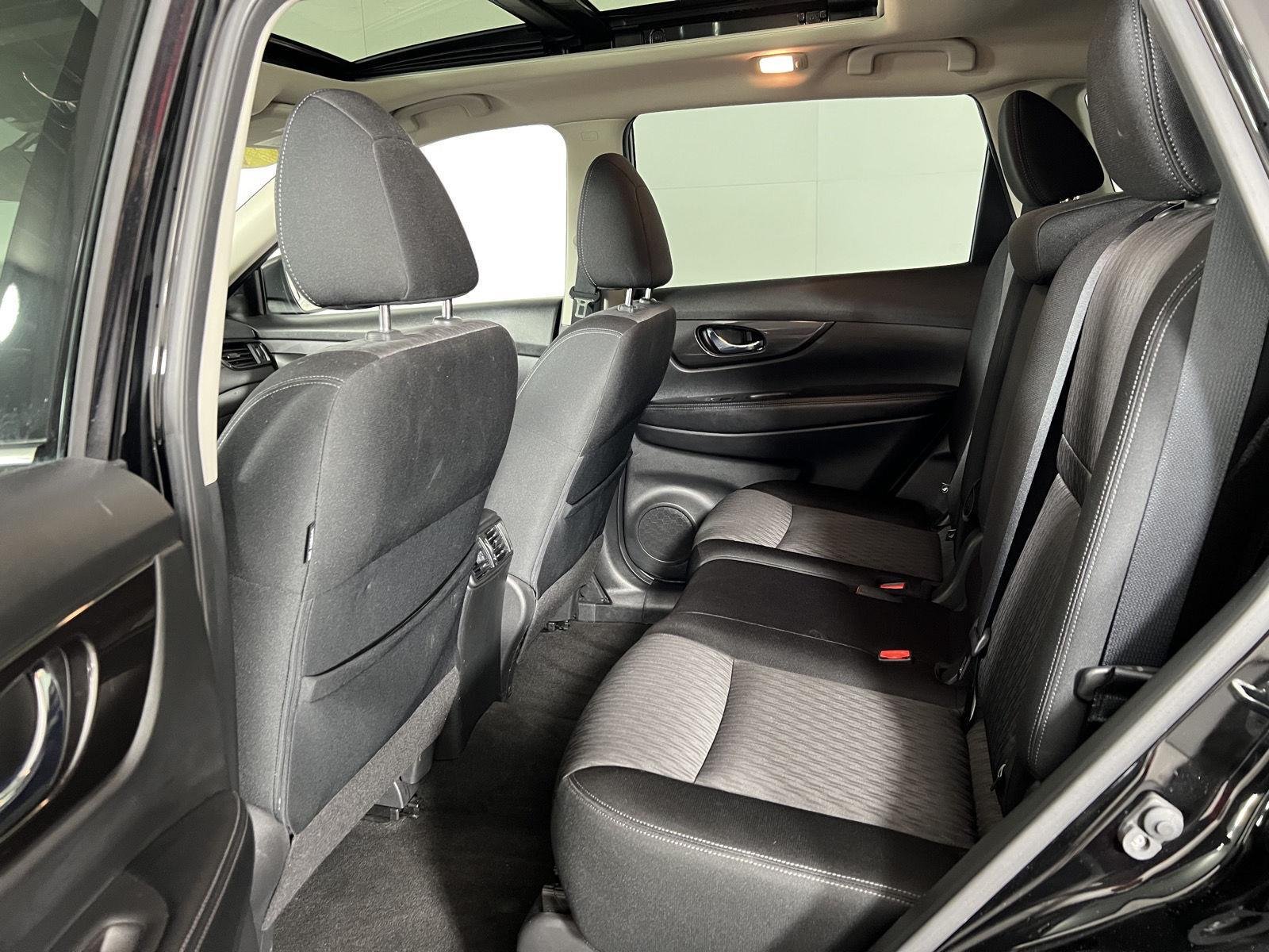Used 2018 Black Nissan  image 7