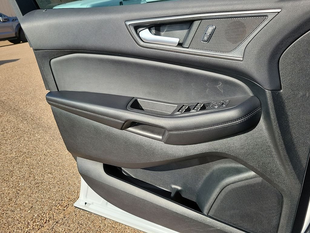 Used 2022 Oxford White Ford SE image 20