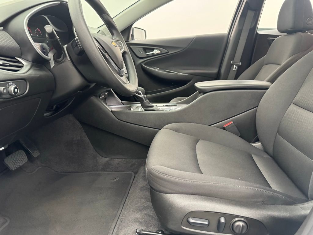 Used 2024 Summit White Chevrolet LT image 16