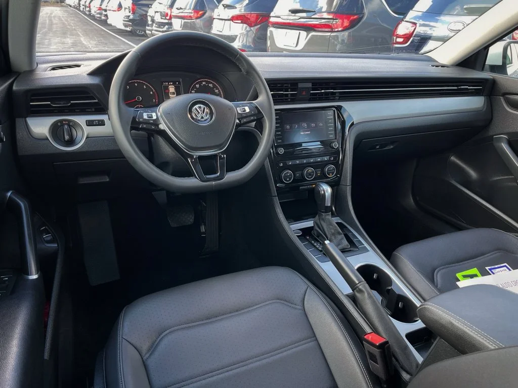 Used 2022 Pure White Volkswagen 2.0T SE image 28