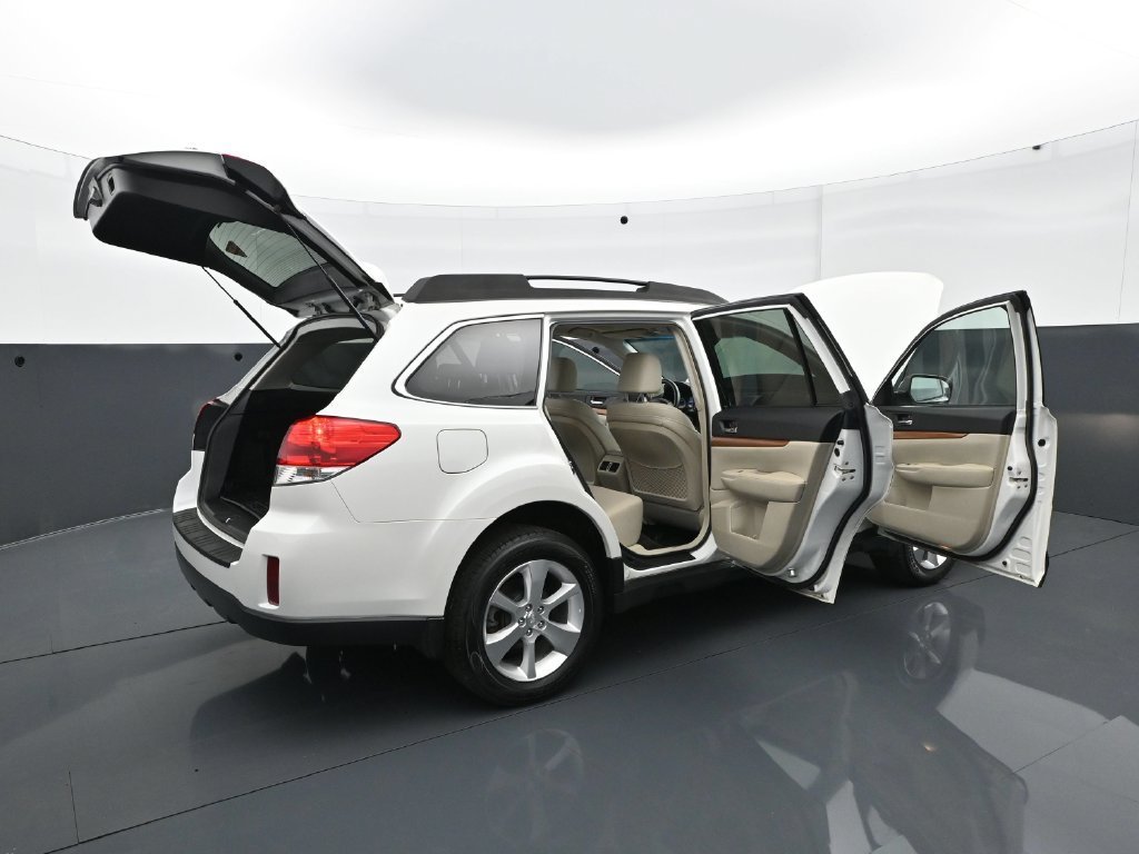 Used 2013 Satin White Pearl Subaru 2.5i image 42