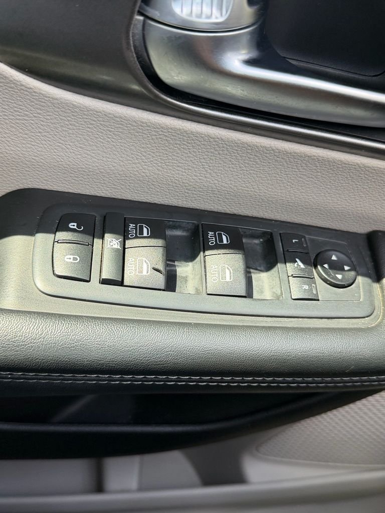 Used 2019 White Chrysler Limited image 36
