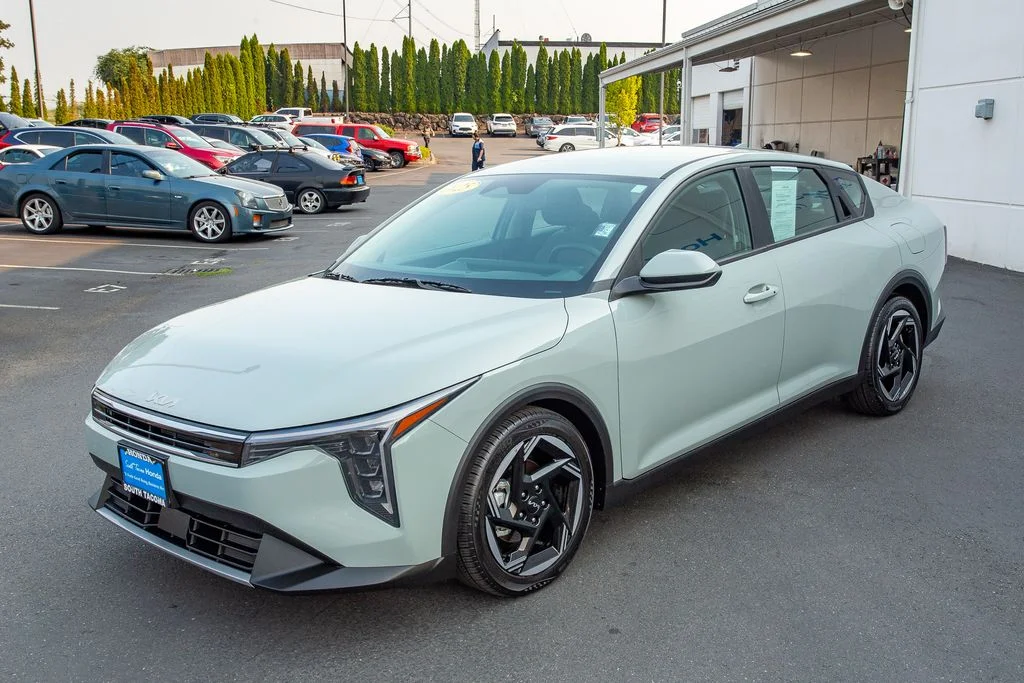 Used 2025 Morning Haze Kia EX image 6