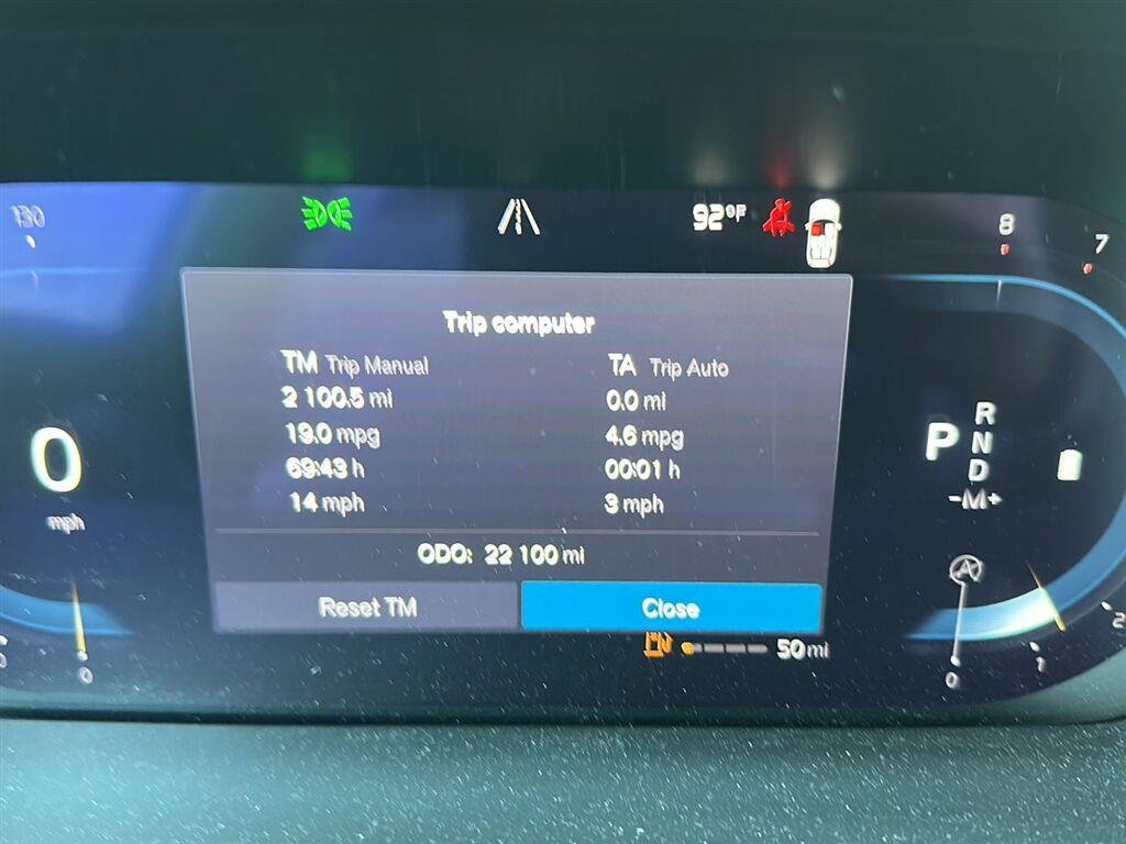 Used 2024 Crystal White Metallic Volvo Core Bright Theme image 7