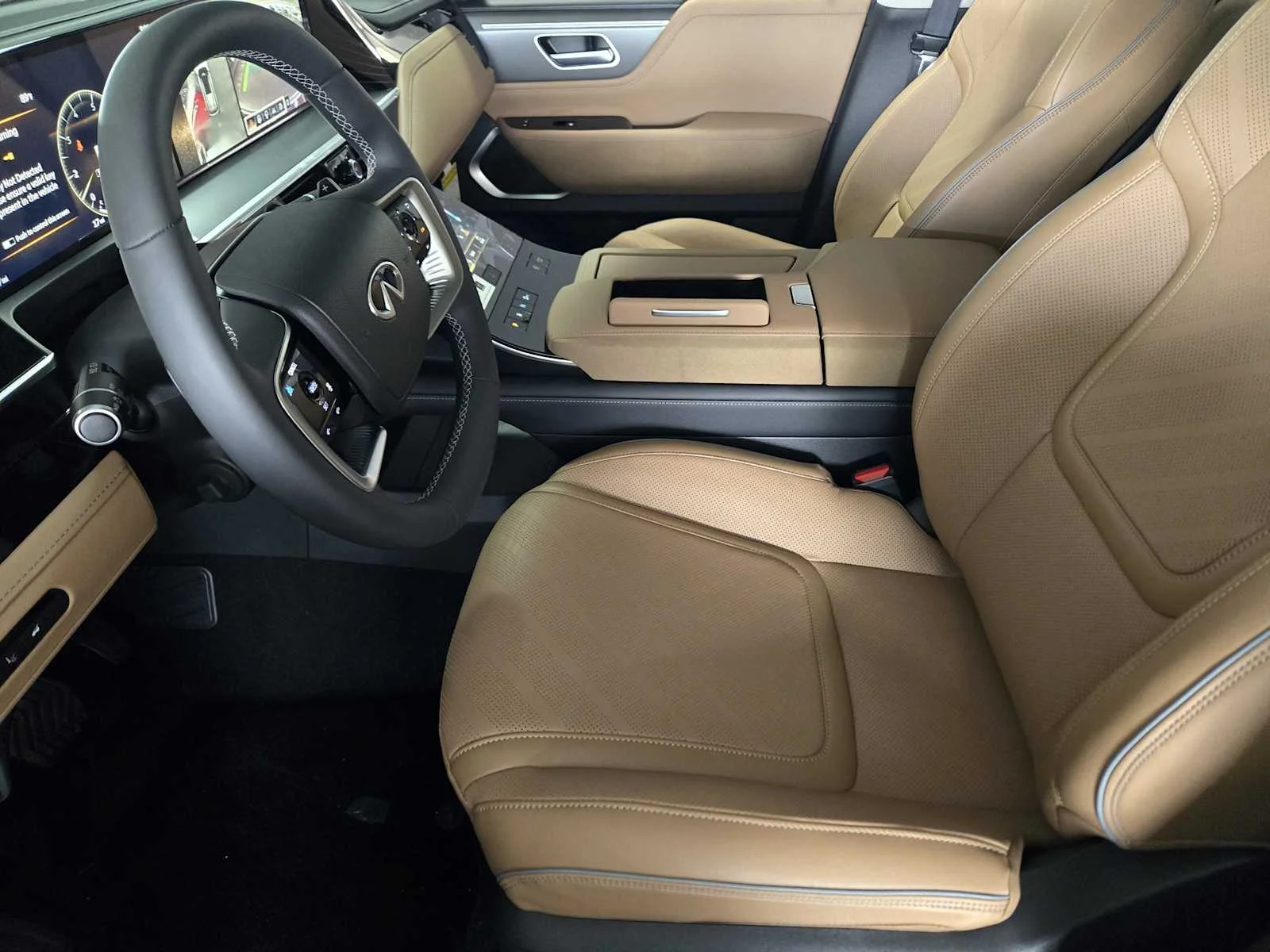 New 2026 RADIANT WHITE INFINITI Luxe 2WD image 8
