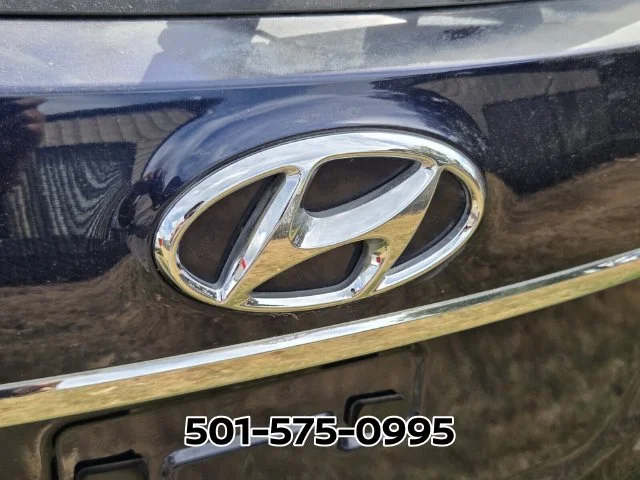 Used 2018 Blue Hyundai SE image 11