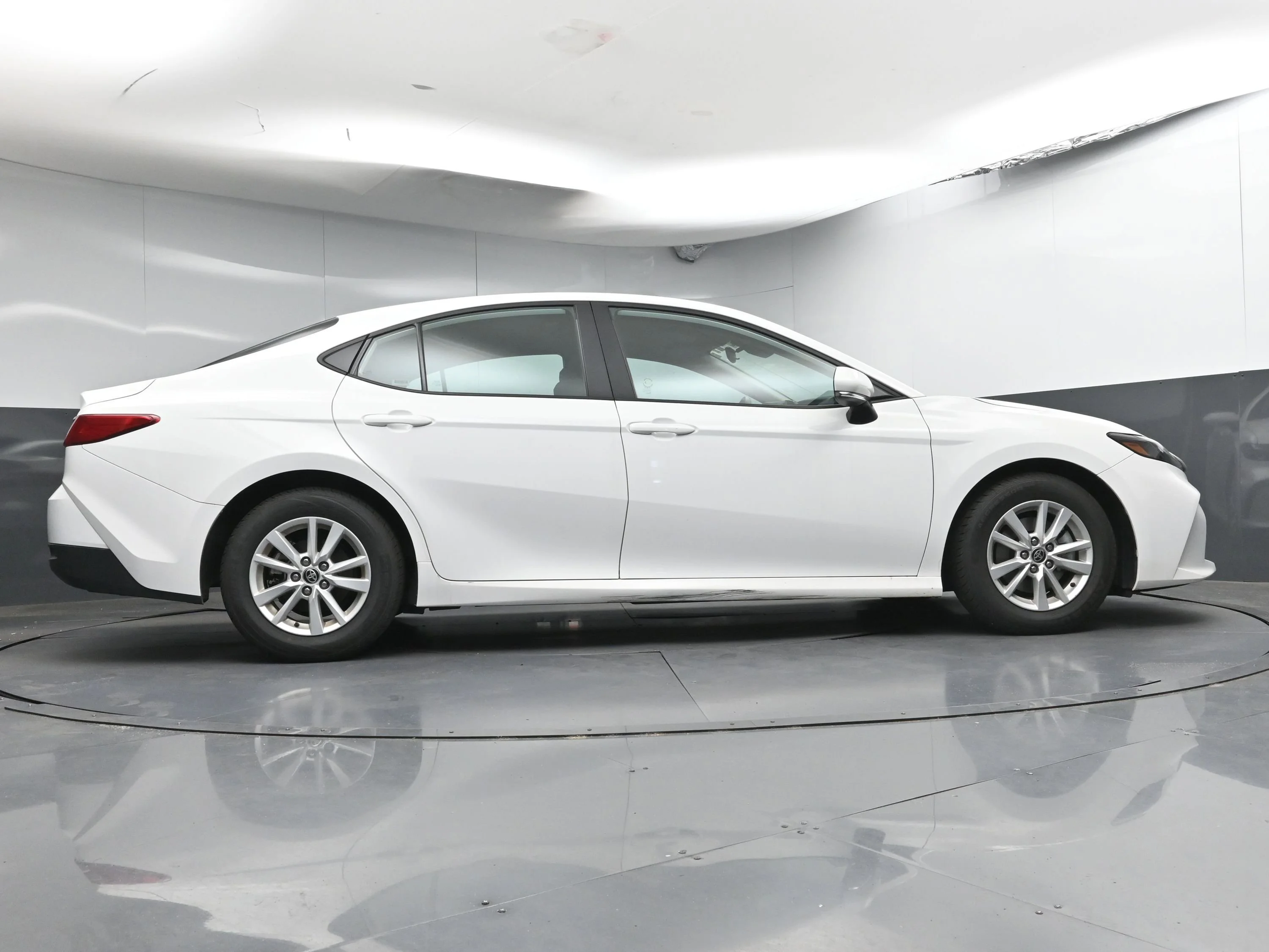 Used 2025 Ice Toyota LE image 23