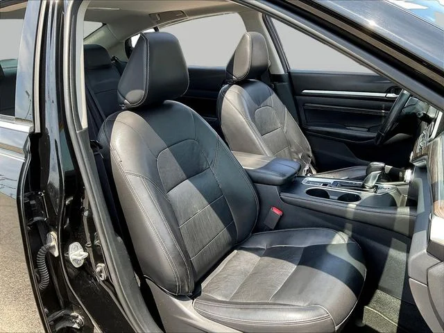 Used 2019 Black Nissan 2.5 SL image 31