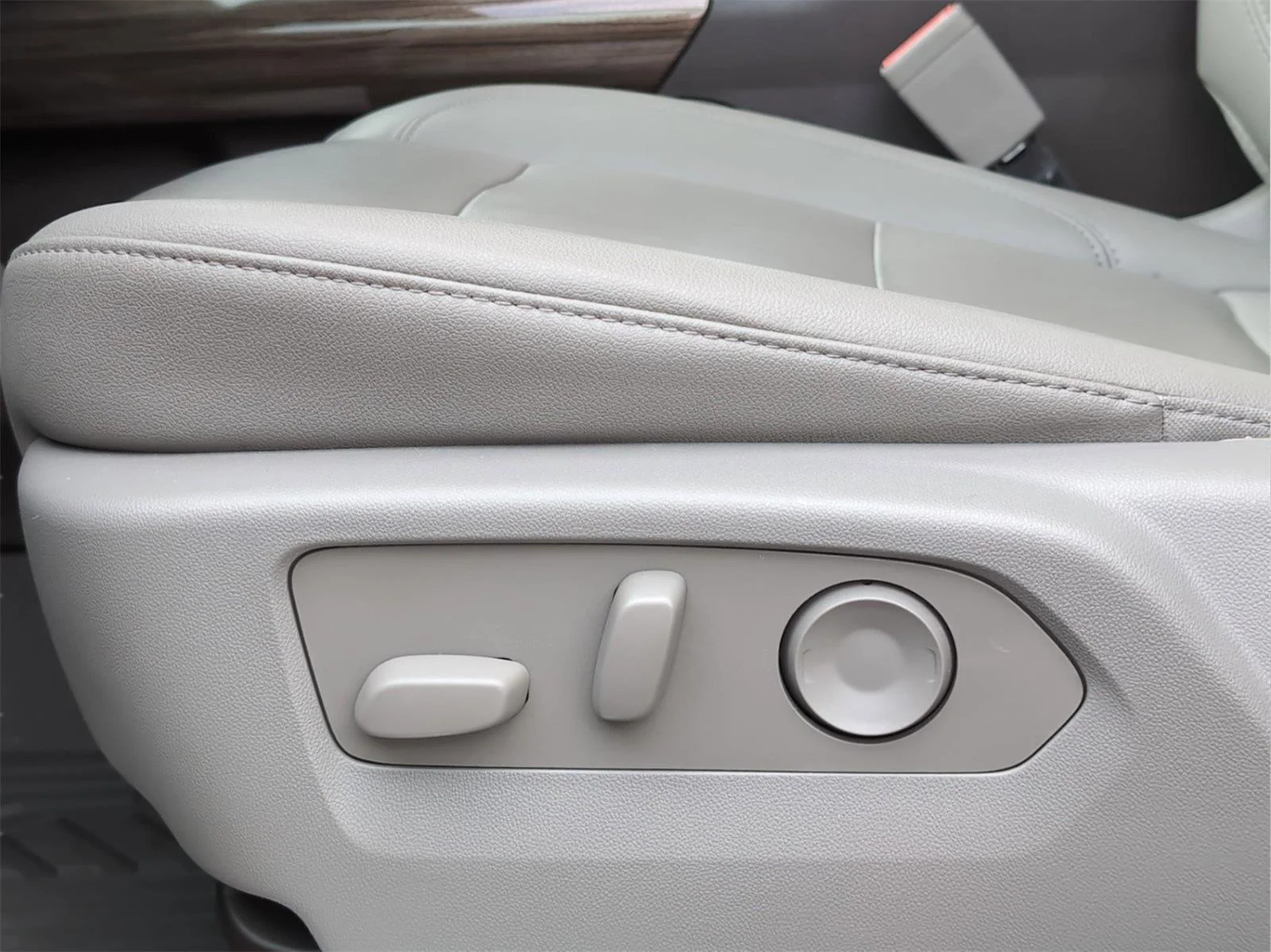 Used 2022 Summit White Chevrolet RST image 14