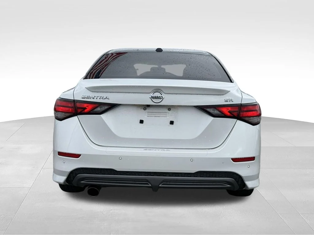 Used 2022 White Nissan SR image 23