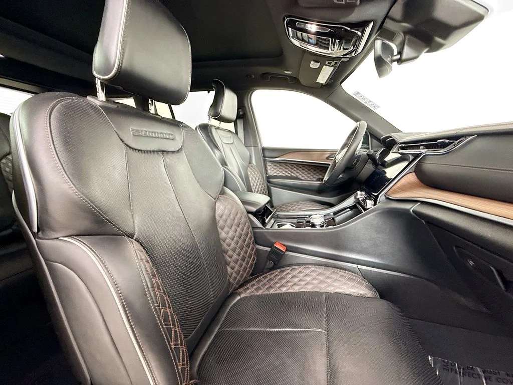 Used 2023 Silver Jeep Summit 4xe image 27