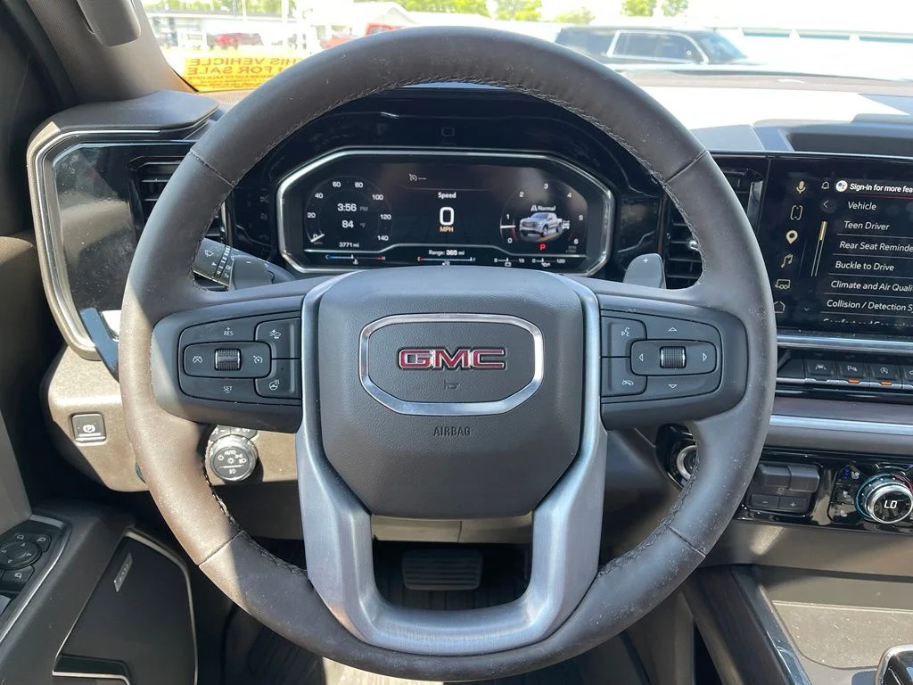 Used 2025 Onyx Black GMC SLT image 11