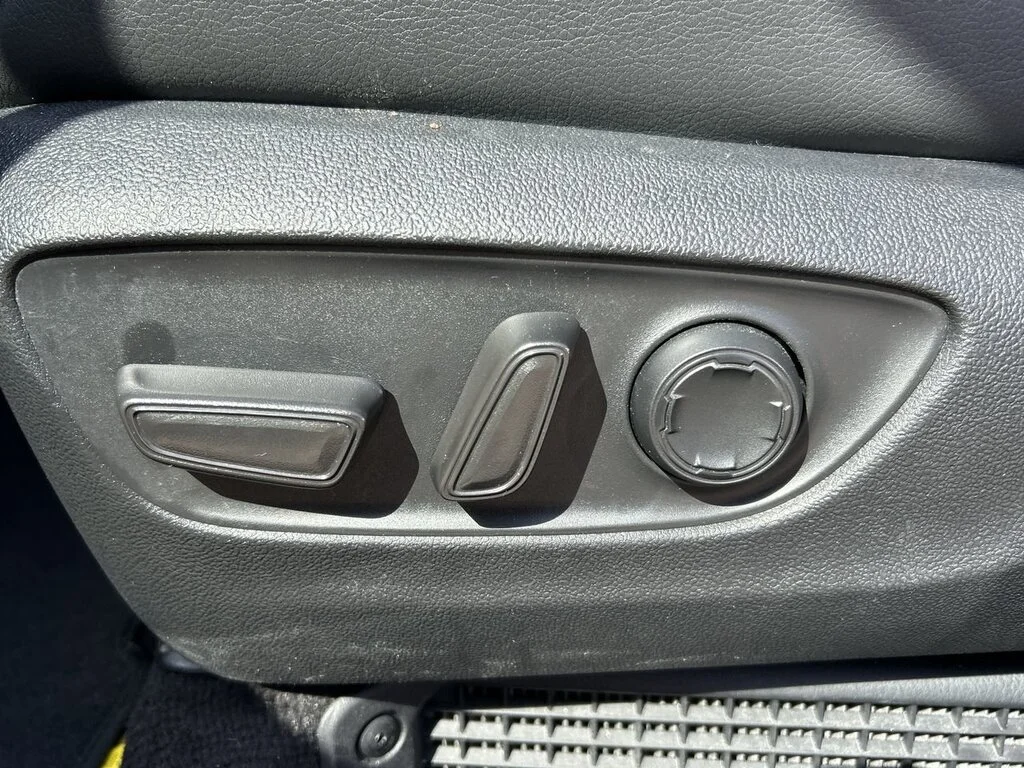 Used 2025  Toyota Sienna XSE AWD 7-Pass Dilawri Certified   Elevate image 20