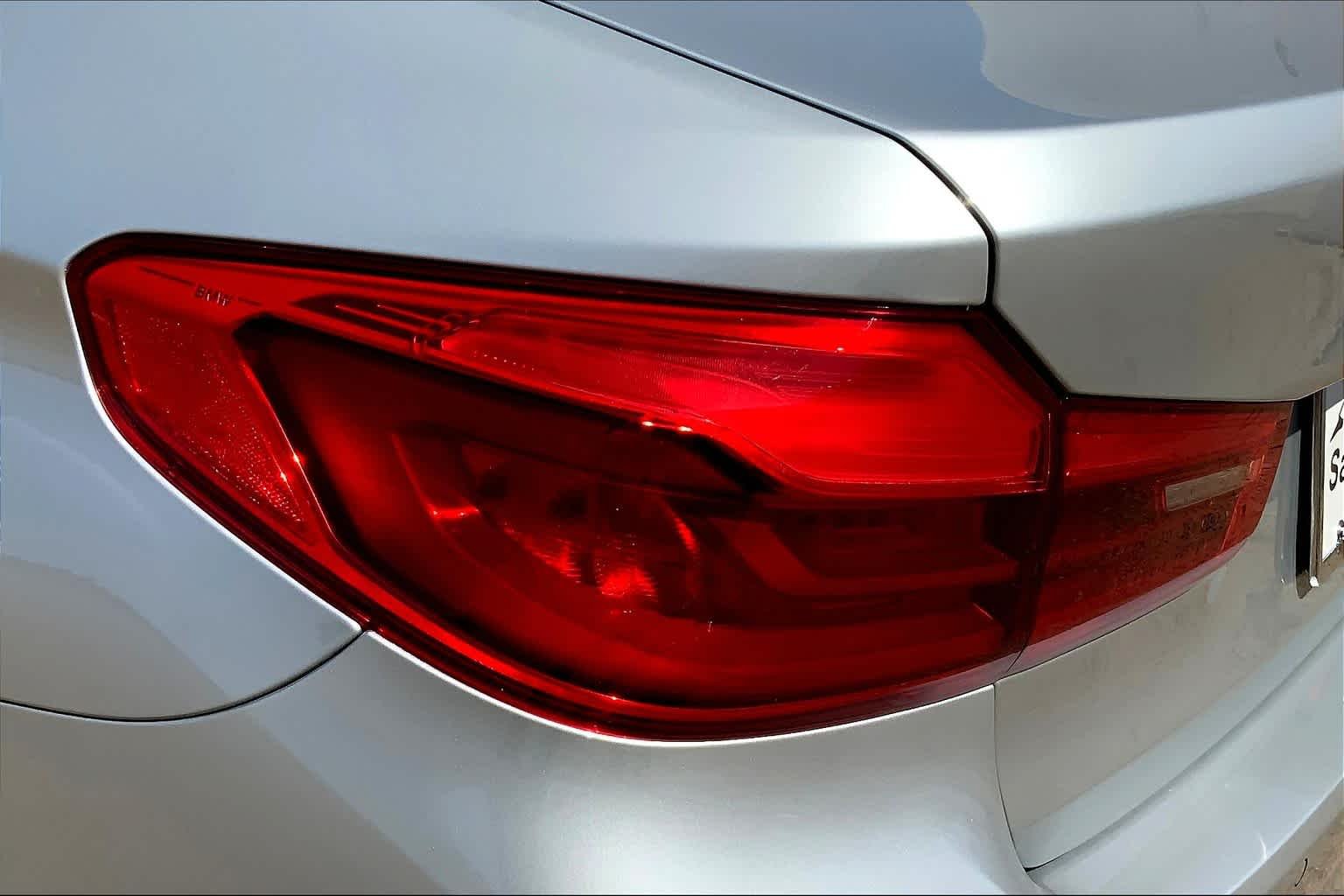 Used 2018 Glacier Silver Metallic BMW 530i image 28