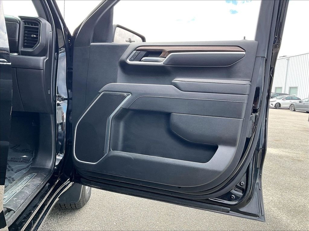 Used 2025 Black Chevrolet LT image 11