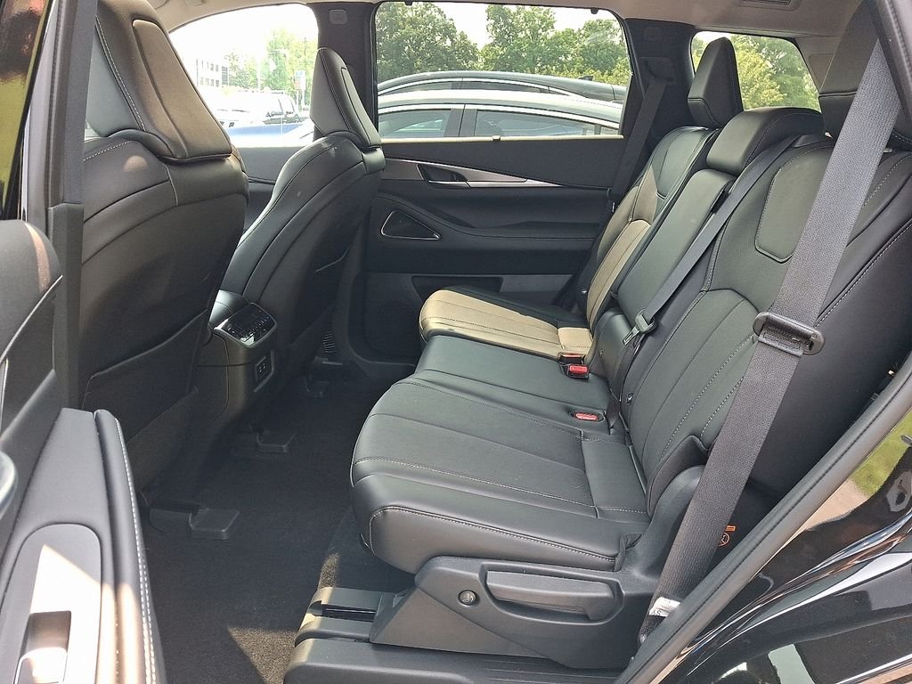 Used 2026 Black INFINITI LUXE image 6