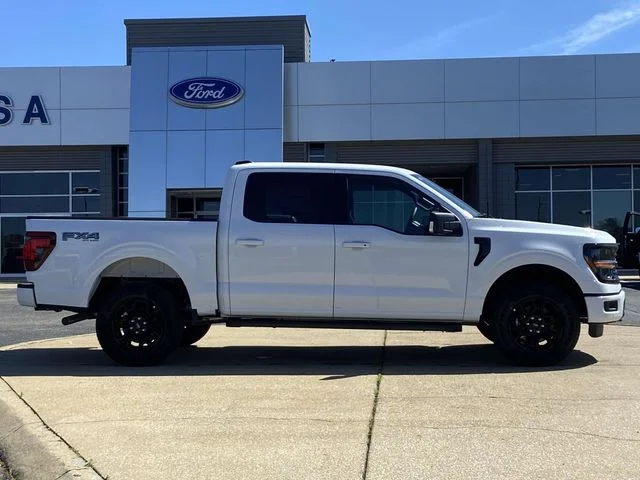 New 2026 Oxford White Ford XLT image 2