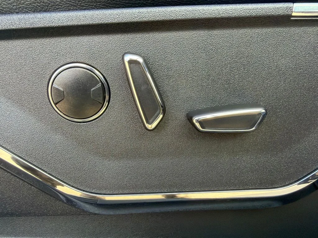Used 2024 Antimatter Blue Metallic Ford Lariat image 29