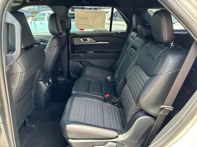 New 2026 Star White Metallic Tri-Coat Ford ST-Line image 21