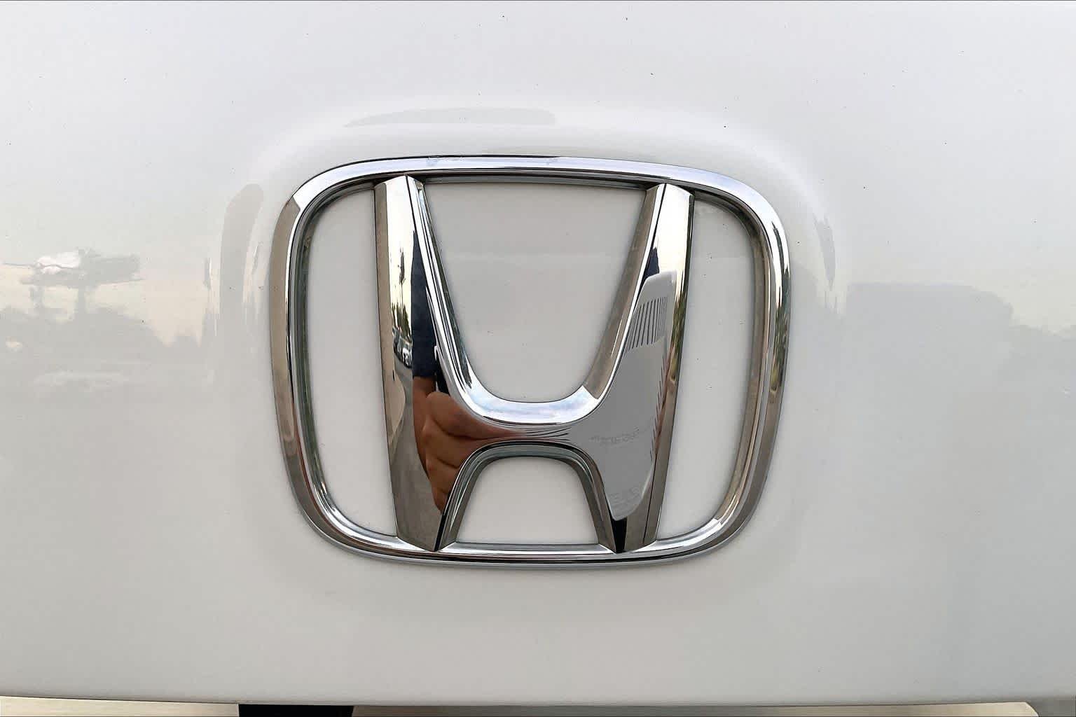Used 2021 Platinum White Pearl Honda EX-L image 32