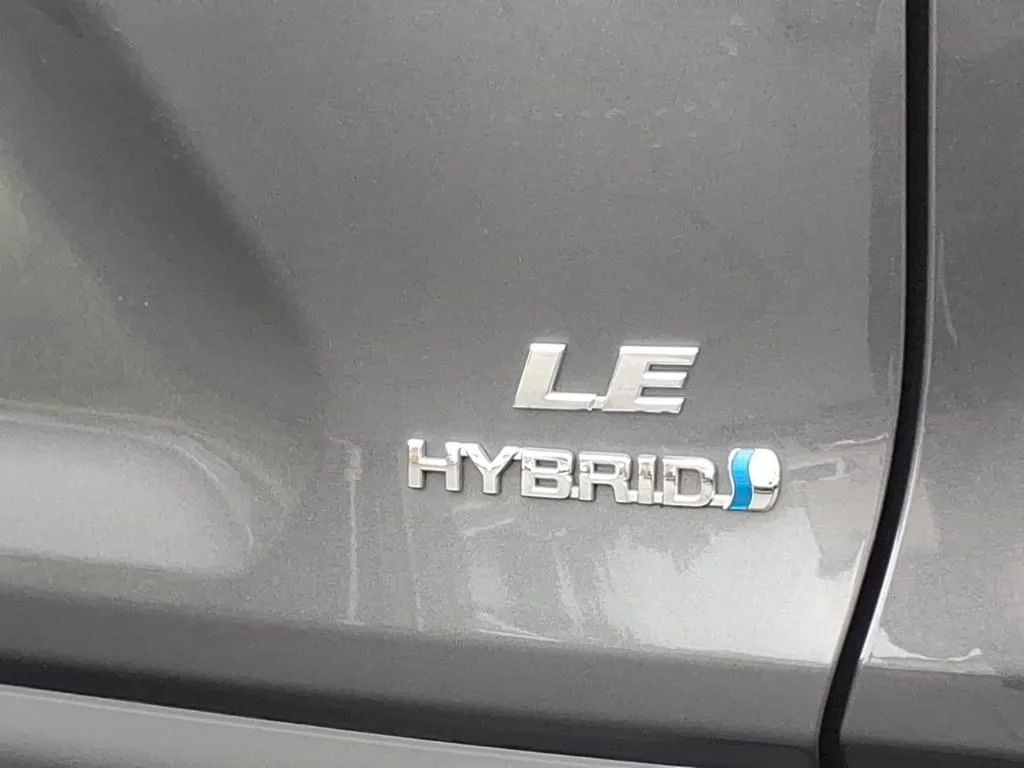 Used 2019 Gray Toyota LE image 13
