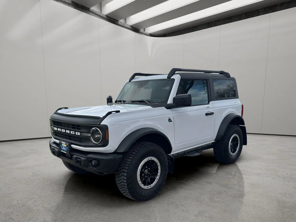 Used 2023 Oxford White Ford Black Diamond image 1