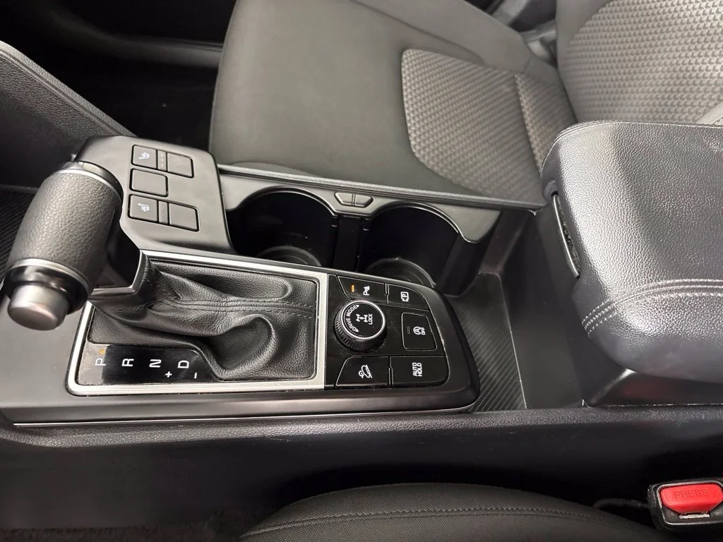 Used 2024 White Kia LX image 33