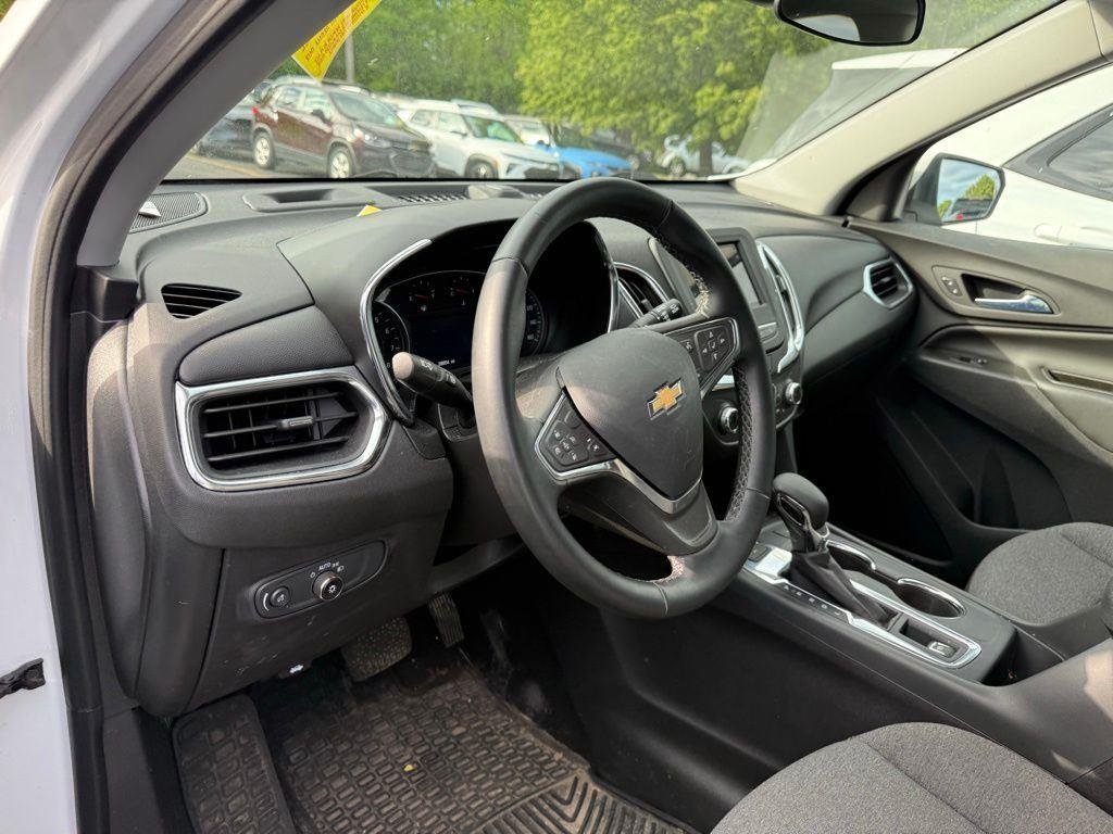 Used 2024 Pearl Chevrolet LT image 4