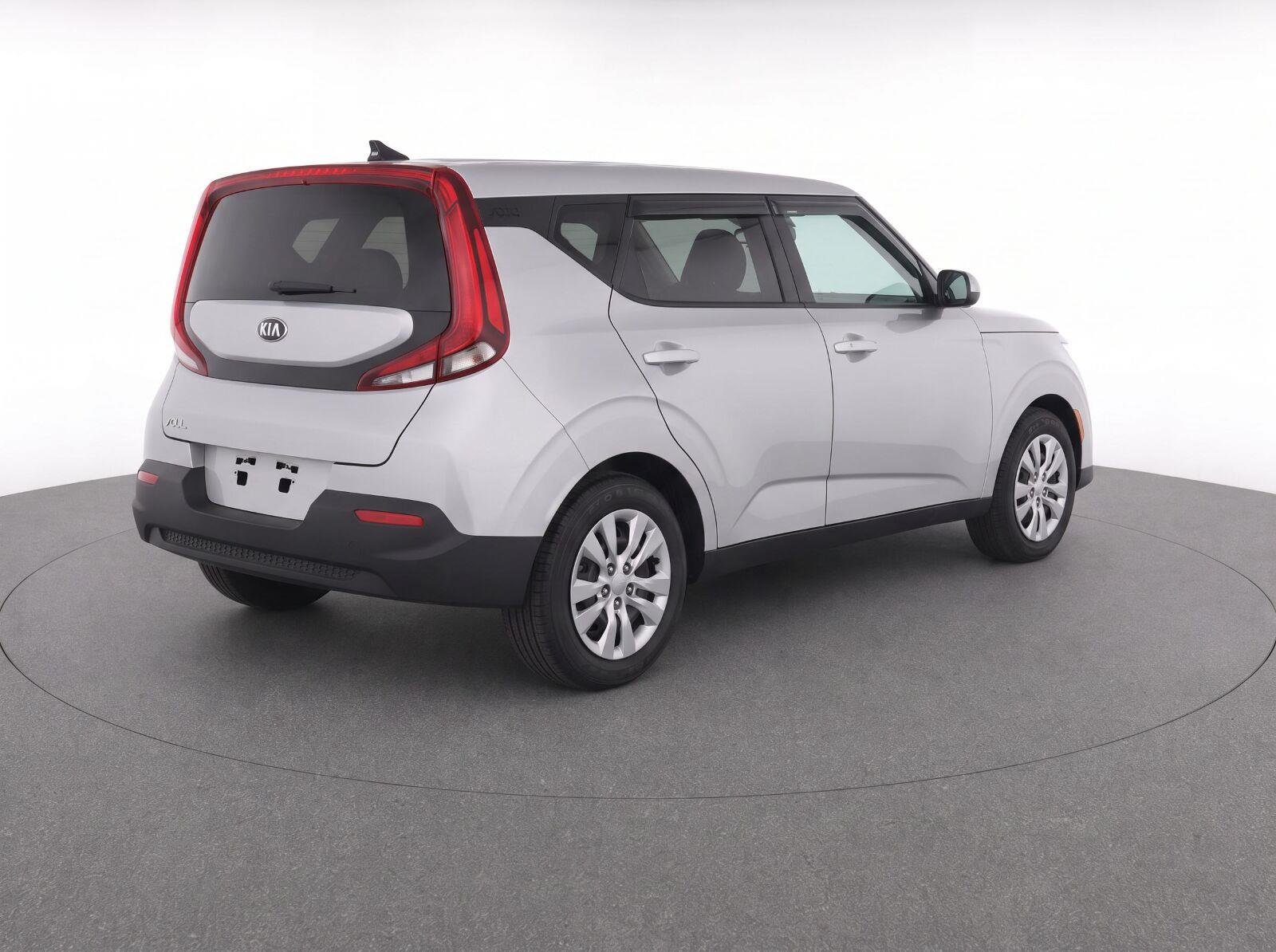 Used 2021 Sparkling Silver Kia LX image 4