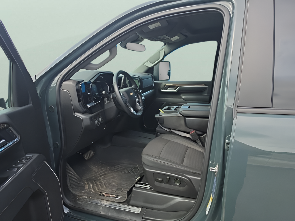 Used 2025 Gray Chevrolet LT image 10