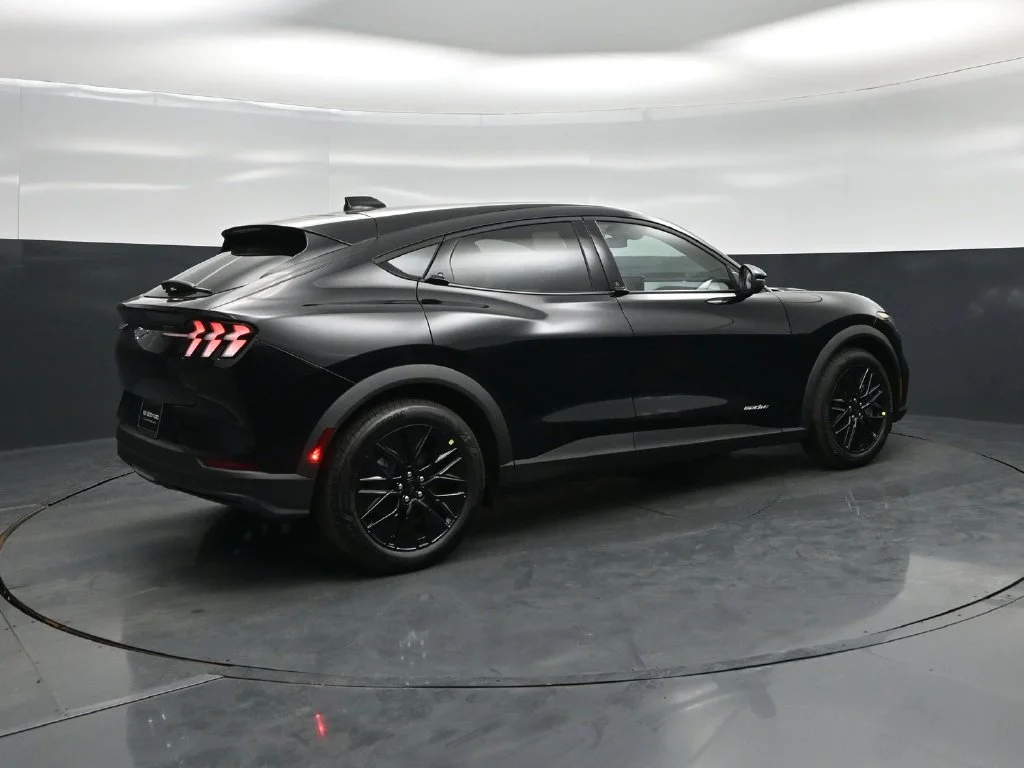 New 2026 Shadow Black Ford Select image 21