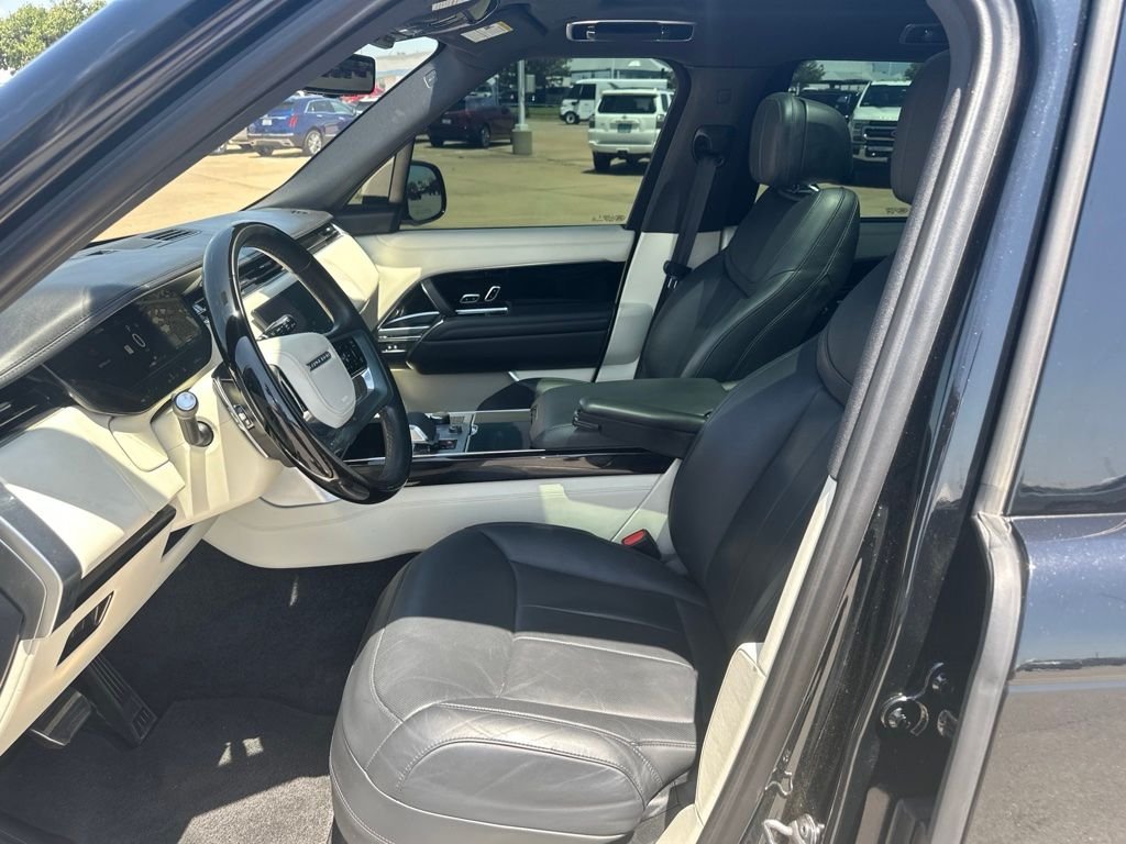 Used 2023 Santorini Black Metallic Land Rover SE image 8