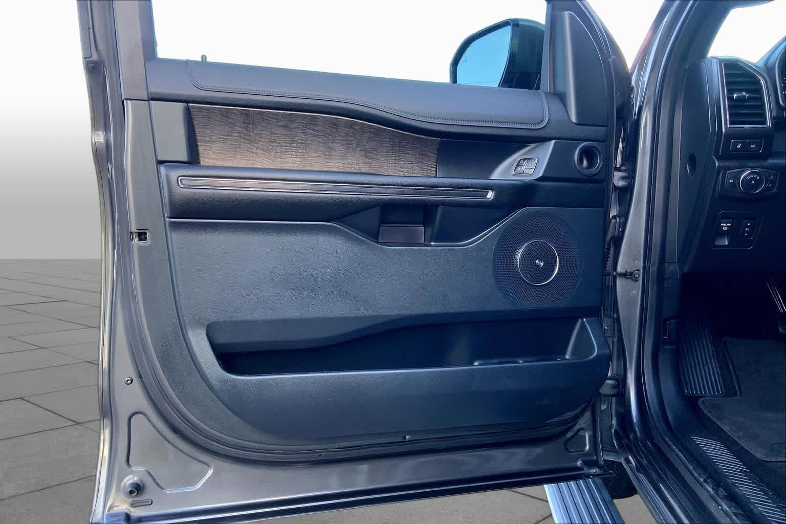 Used 2019 Magnetic Ford Limited image 21