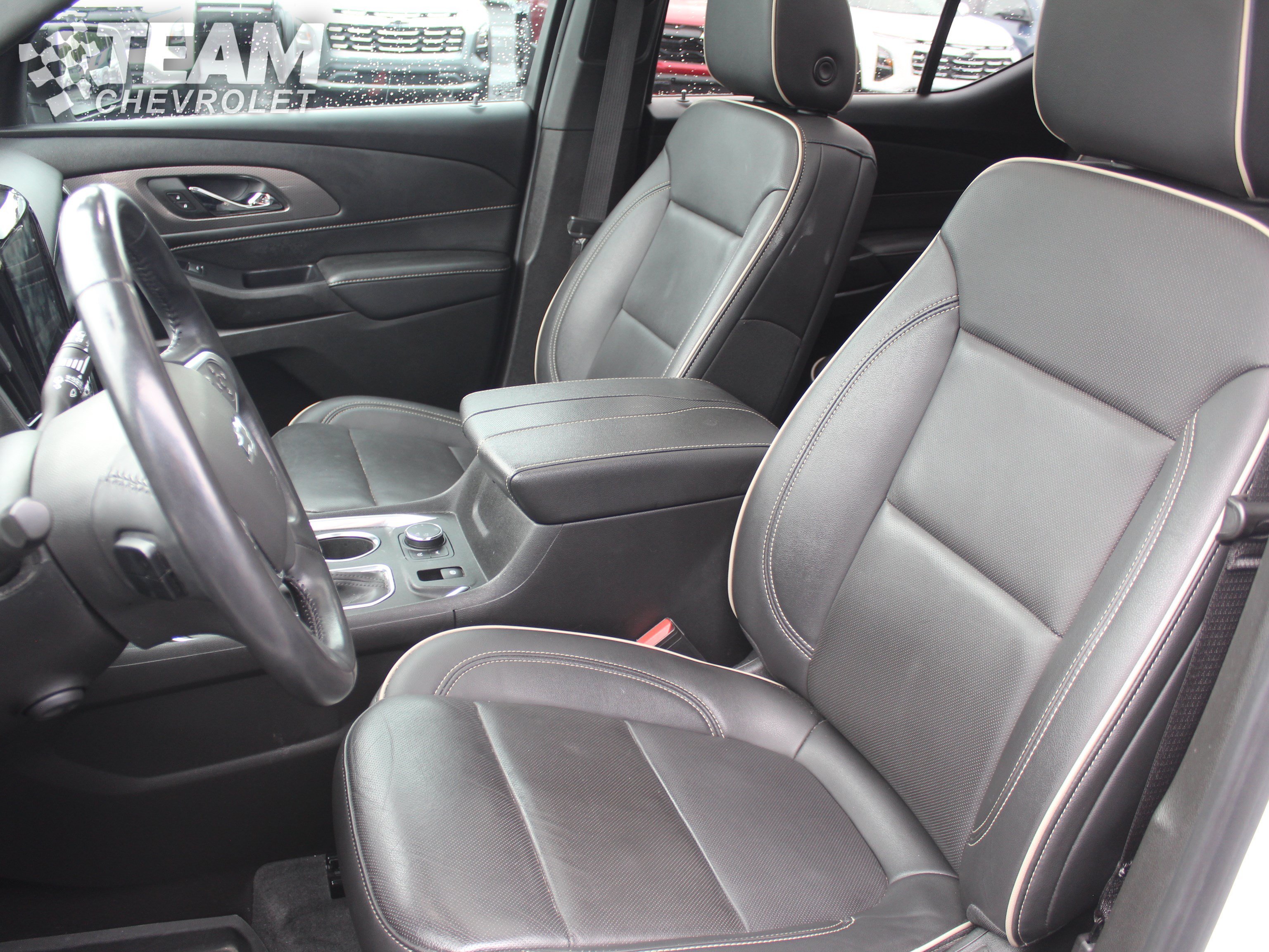 Used 2022 Iridescent Pearl Tricoat Chevrolet Premier image 11