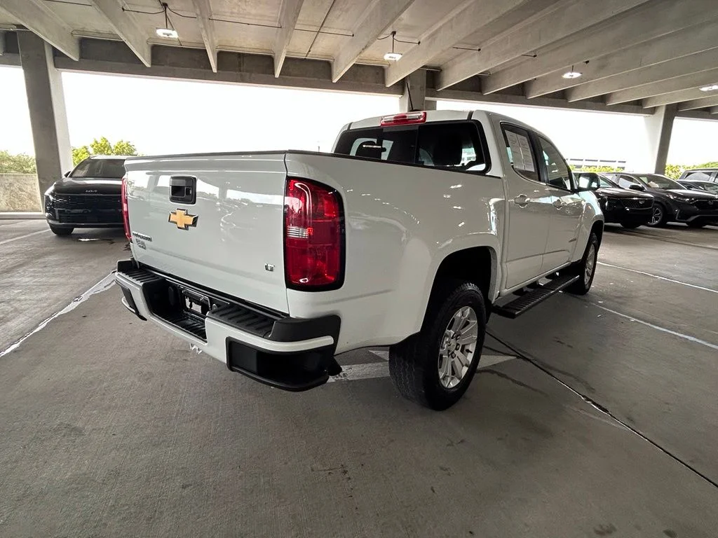 Used 2017 Summit White Chevrolet LT image 4