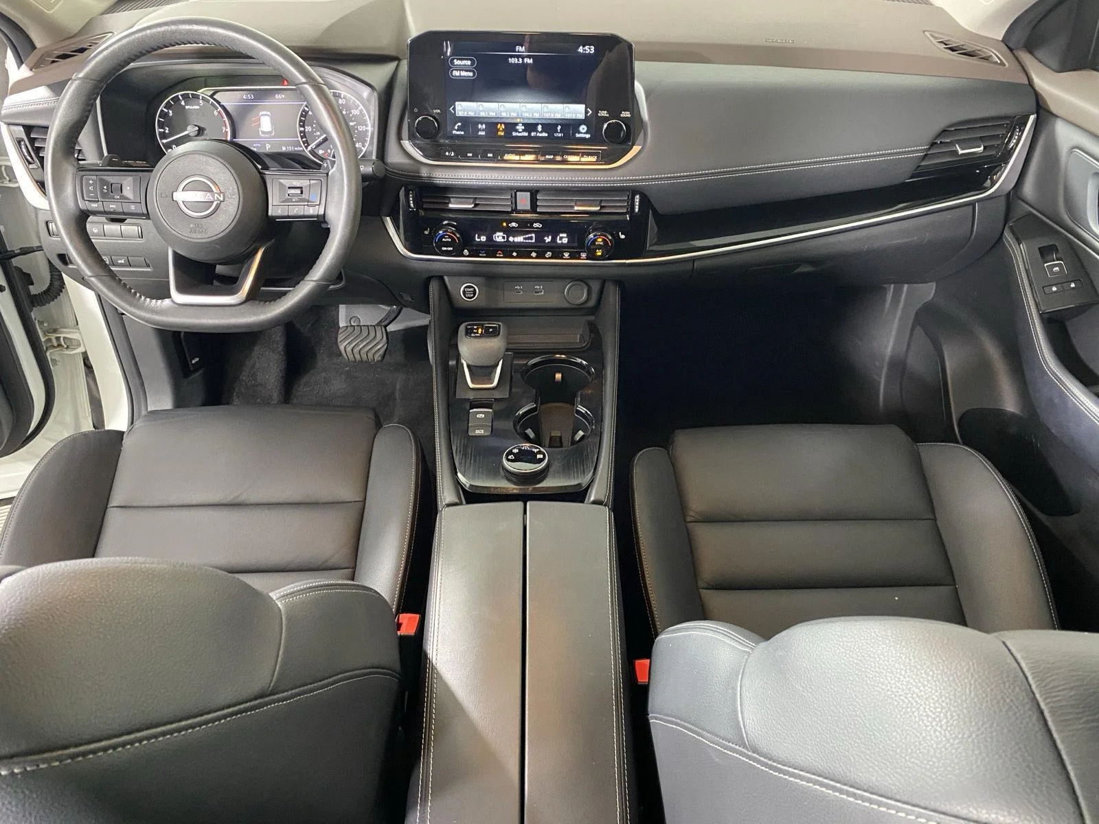 Certified Used 2023 Pearl White Tricoat/Super Black Nissan SL image 28