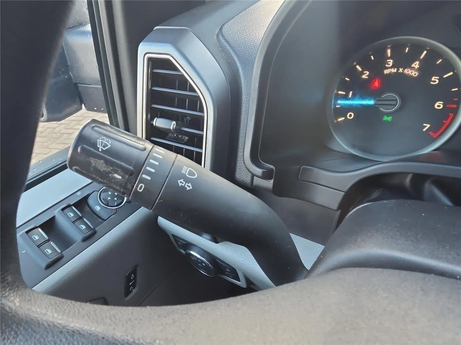 Used 2018 Ingot Silver Metallic Ford XLT image 18