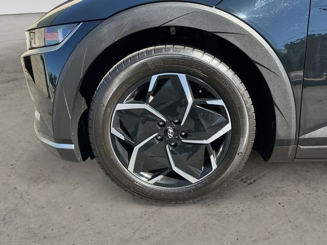 Certified Used 2024 Black Hyundai SE image 9