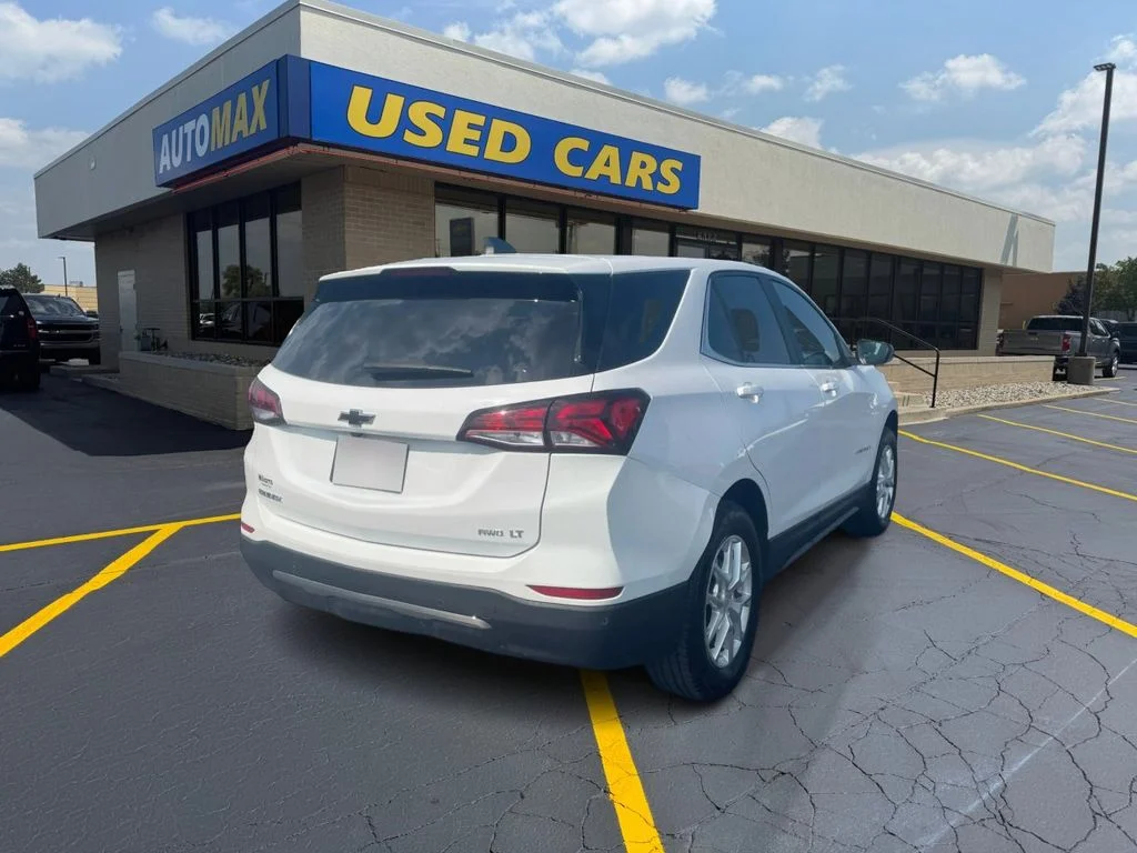 Used 2024 Summit White Chevrolet LT image 5