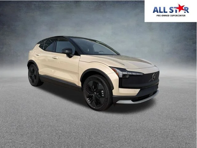 2026 Volvo EX30 Twin Motor Cross Country Ultra's photo