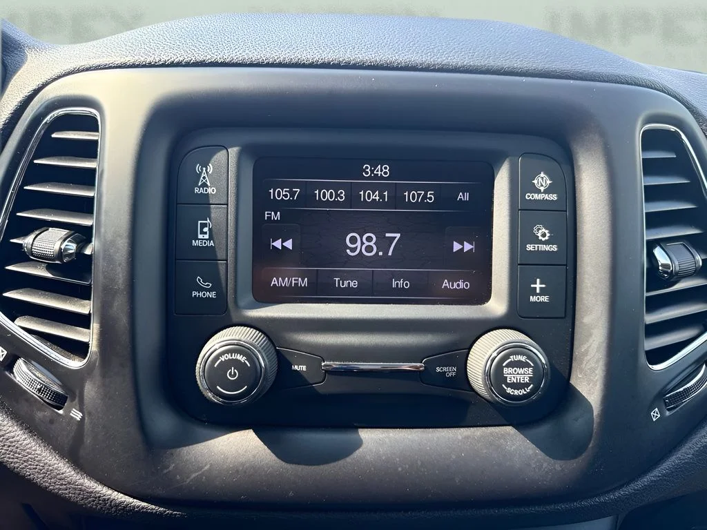 Used 2018 Gray Jeep Latitude image 11
