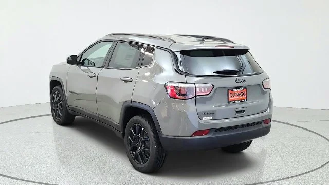 New 2027 Sting-Gray Clear-Coat Paint Jeep Latitude image 8