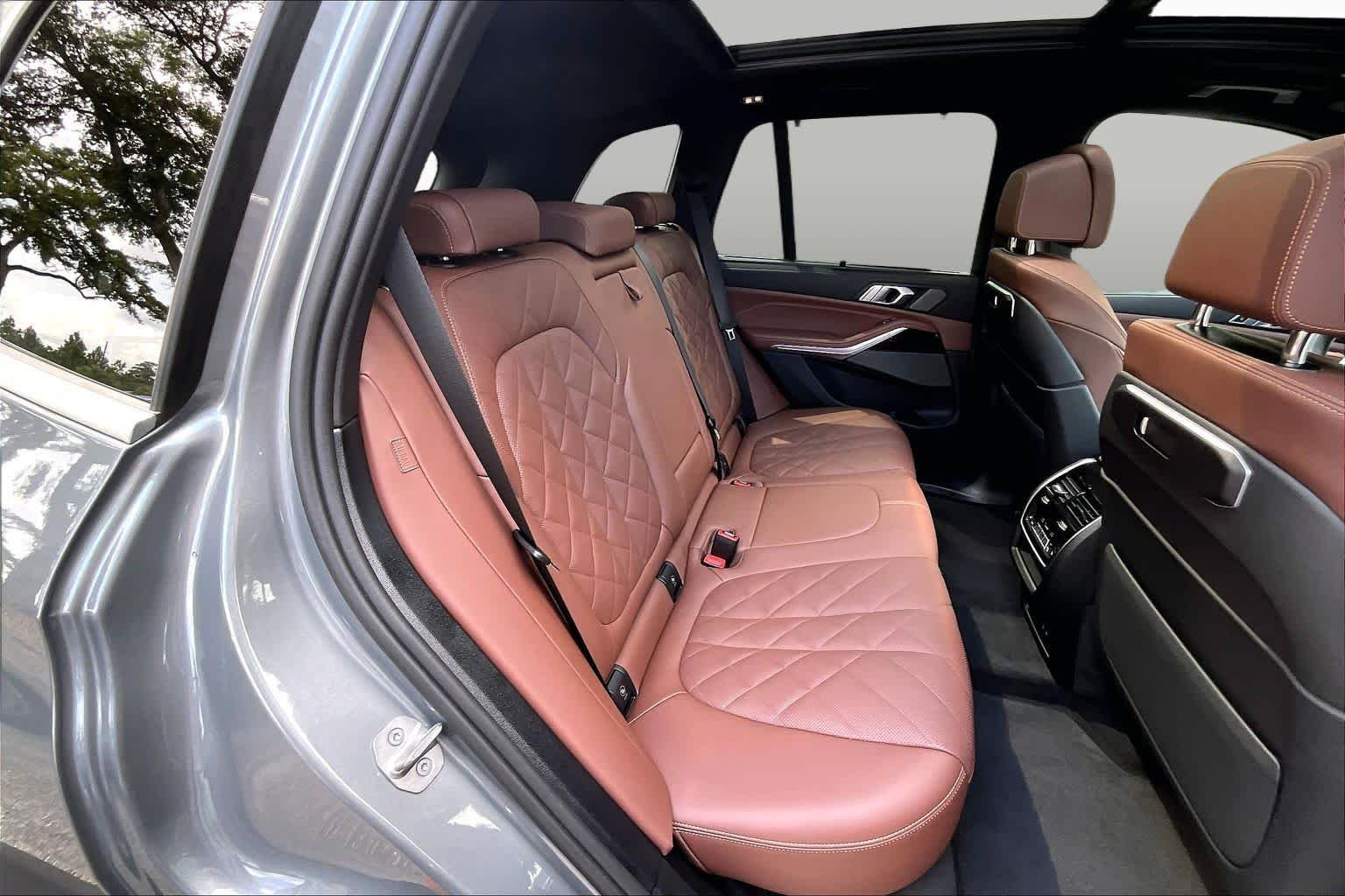 Used 2026 Skyscraper Grey Metallic BMW xDrive40i image 20
