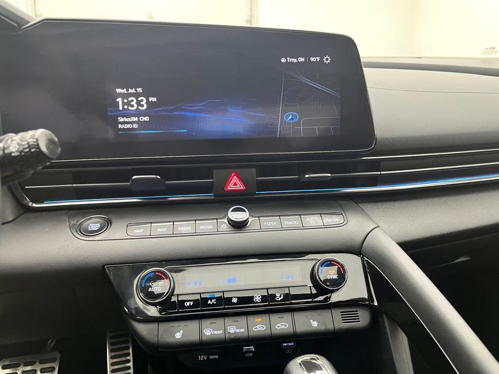 Used 2022 White Hyundai Base image 25